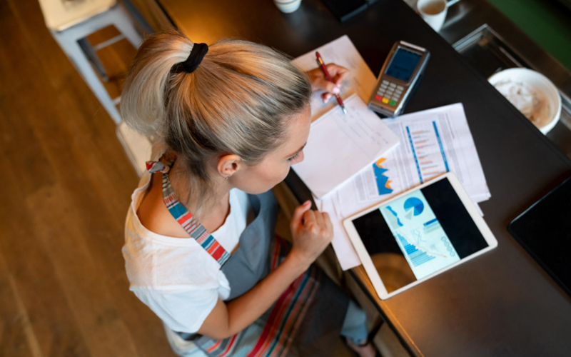 The marketplace playbook: three pillars to stand out and scale 